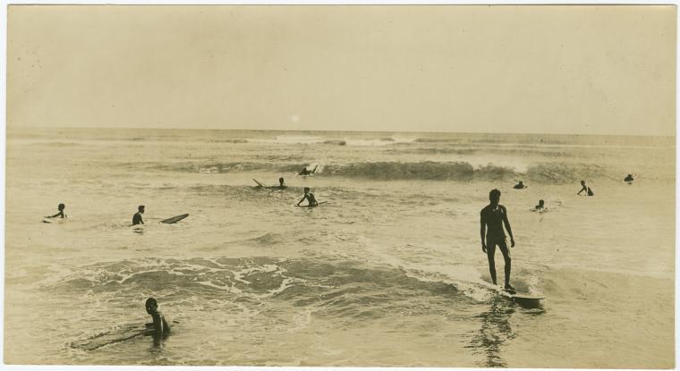 Riding the surf at Waikiki, Digital ID 1629686, New York Public Library